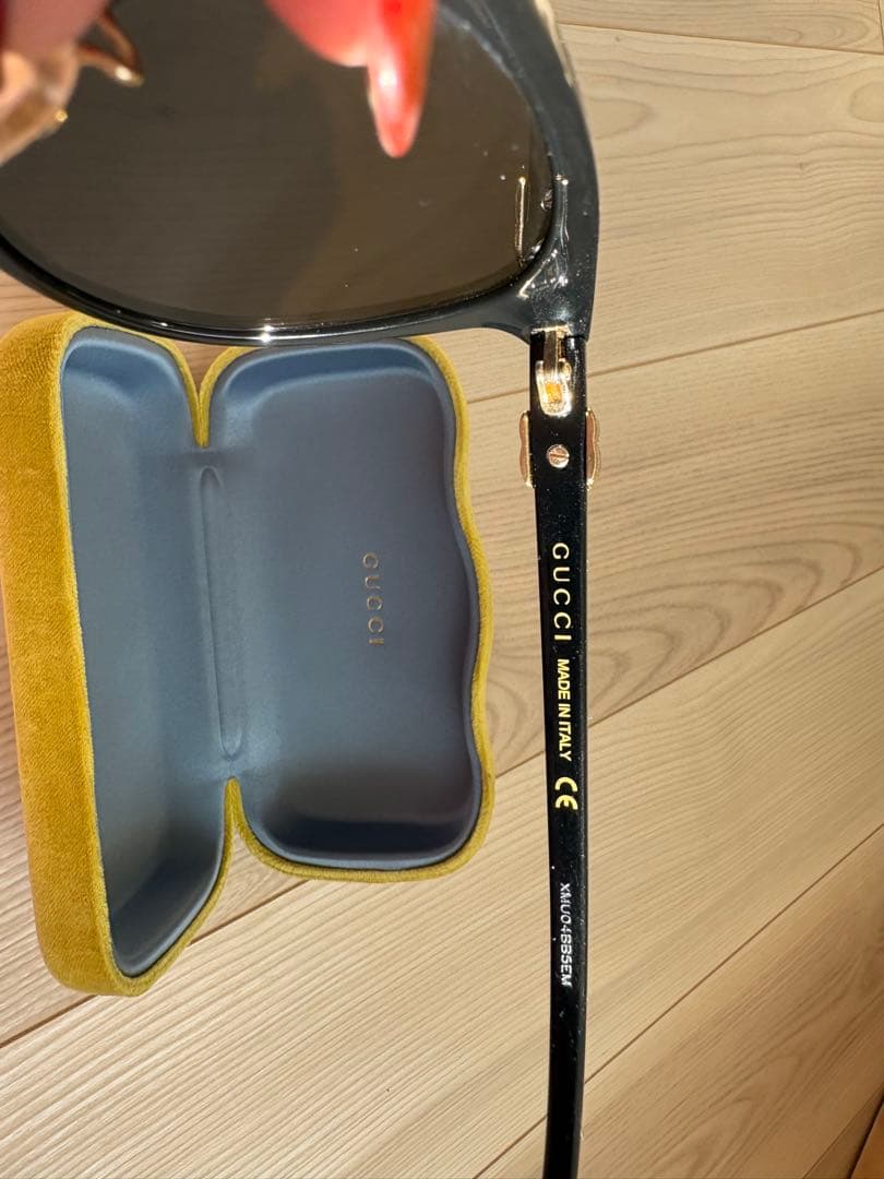 GUCCI ブラックサングラス ケース付き