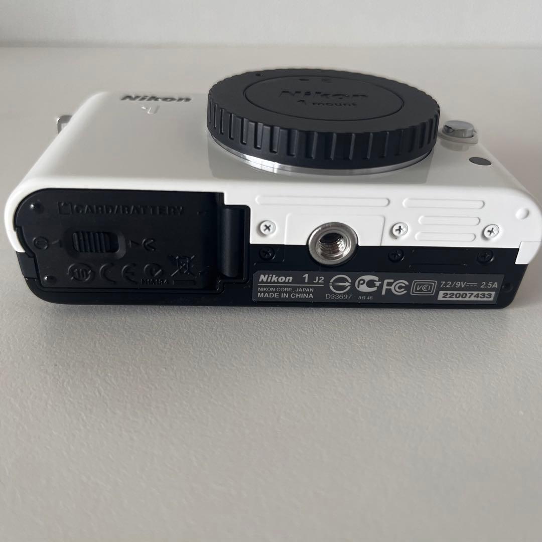 ニコンNikon 1 J2 ホワイト　コンデジ　デジカメ