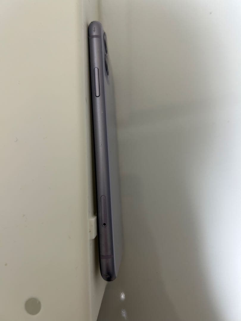 iPhone11 本体 ジャンク品 SIMフリー 使用可能 (画面割れあり)