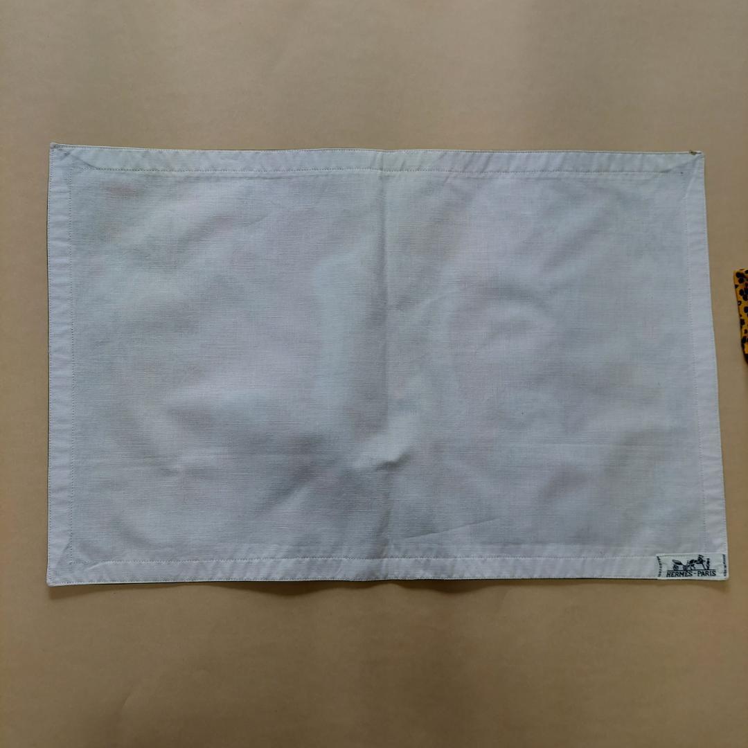 HERMÈS ヒョウ柄 ランチョンマットとナフキンの セット