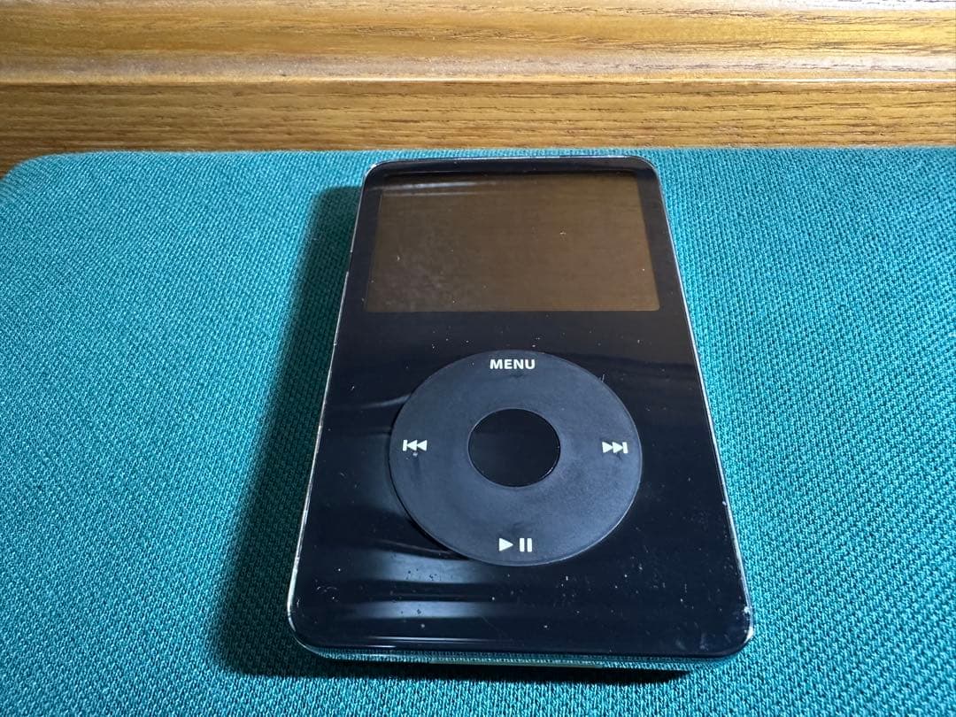 きれいなApple iPod Classic 5.5世代 30GB新品バッテリー