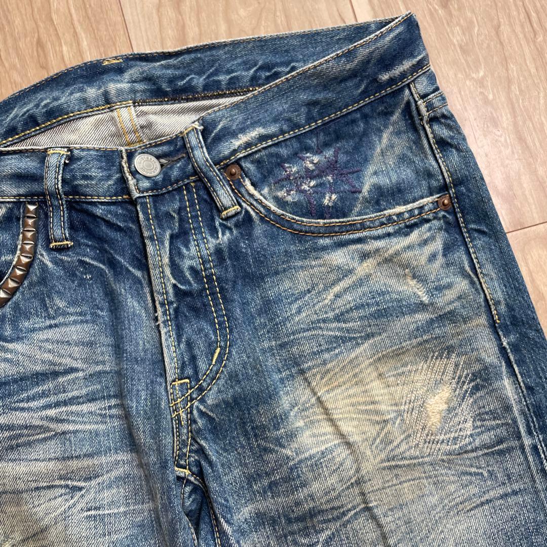 ヒステリックグラマー　ブルーストレートデニム ダメージ加工 スタッズ付き