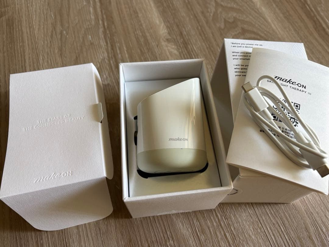 makeon スキンライトセラピー3 美顔器 美品！ホワイト USBケーブル付き