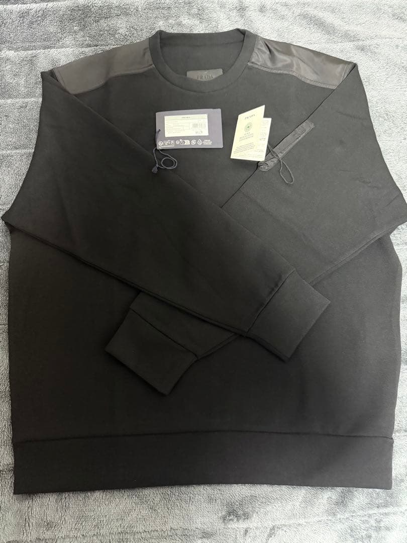 prada ロゴプレートトレーナー　Lサイズ　タグ付き　定価269500