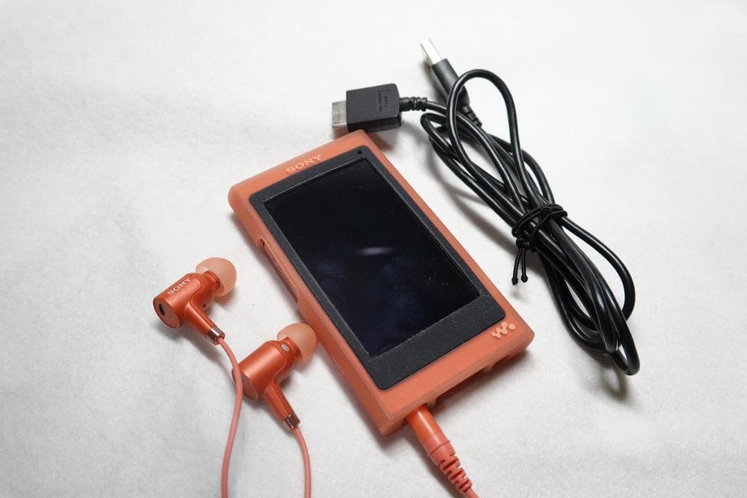 美品 ウォークマンNW-A46 トワイライトレッド　ハイレゾ/ノイキャンイヤホン