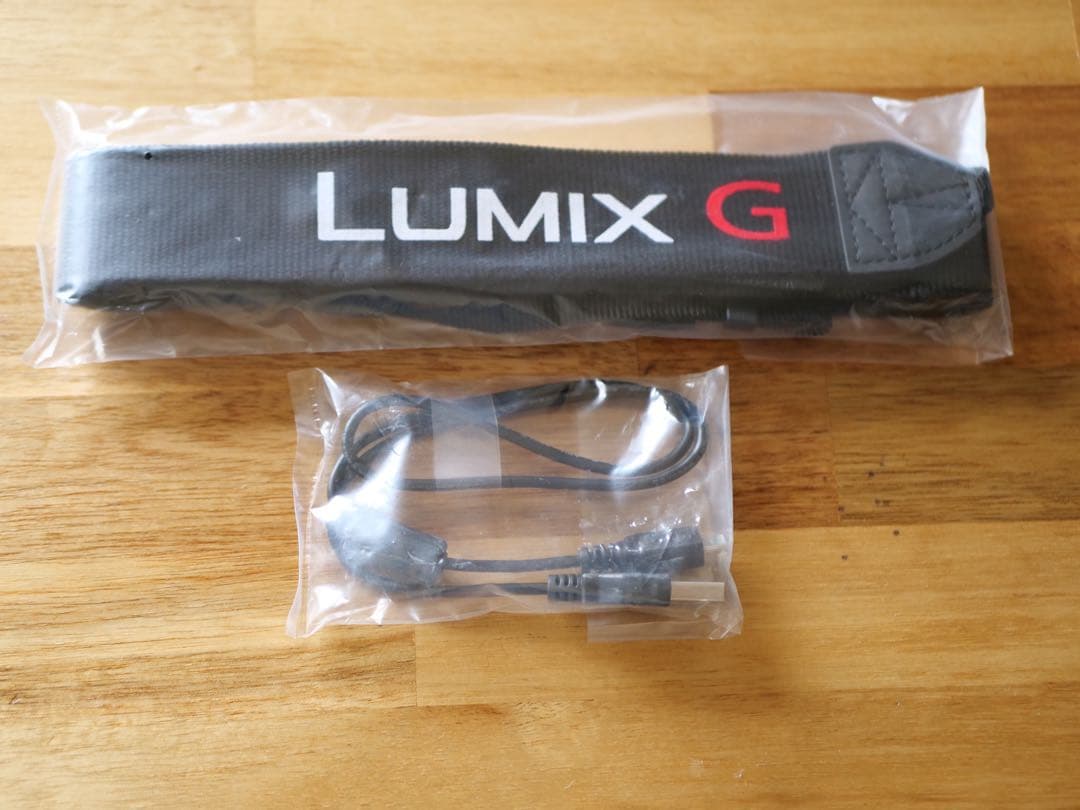 DMC-G8 Lumixミラーレス一眼カメラ 新品バッテリー付