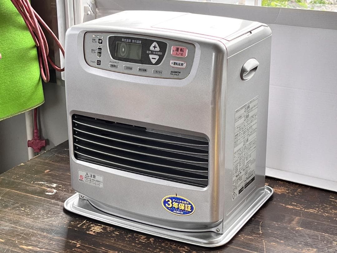 未使用品　現品限り　ブルーヒーター　９ℓ　日本製　プラチナシルバー