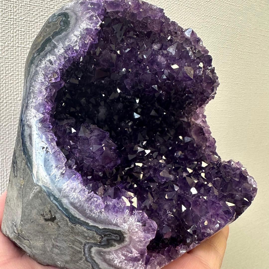 【金運】絶品❣️濃紫の煌めき☆アメジストドーム☆キラキラ☆パワーストーンA891