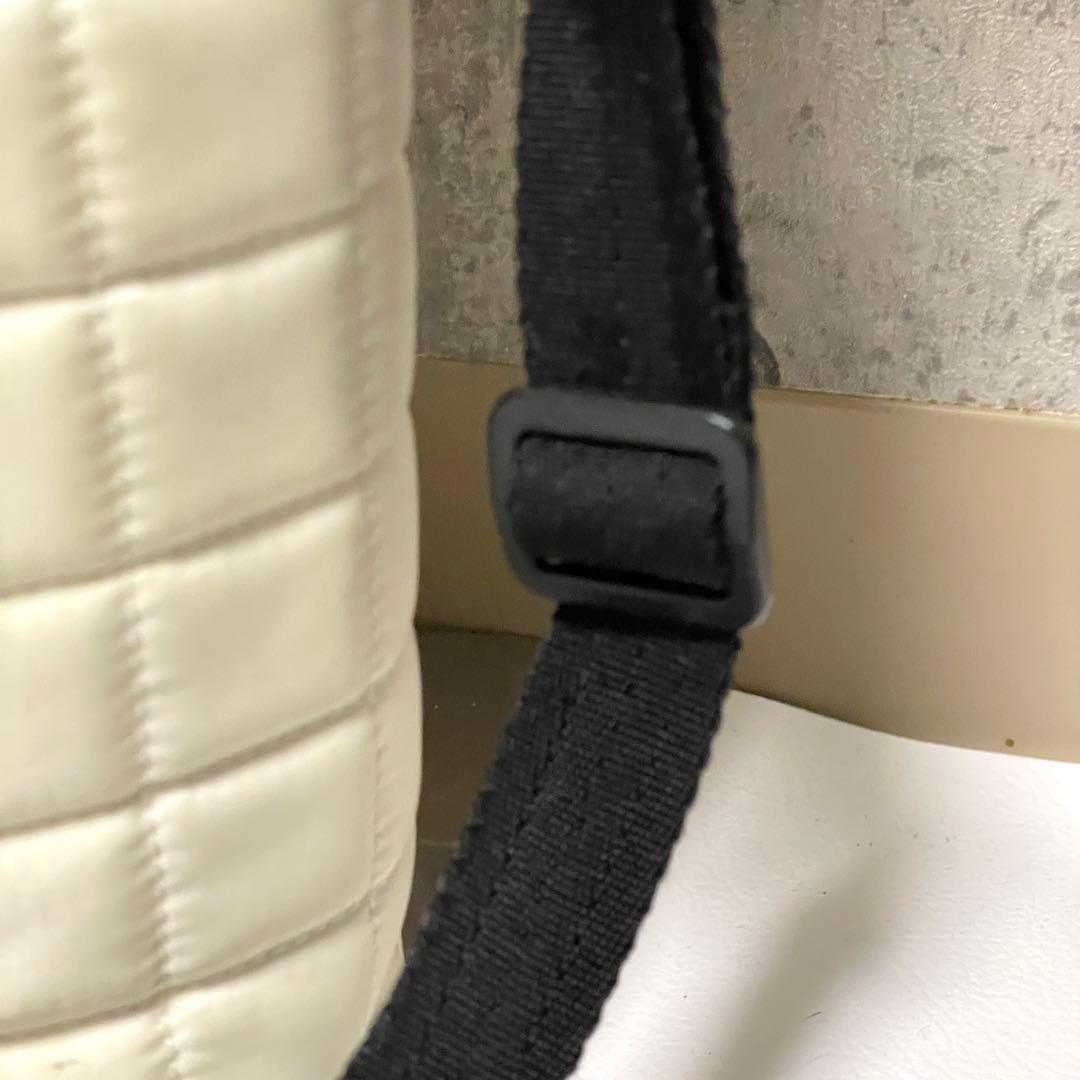 CHANEL ペットボトル入れ ボトルホルダー ココマーク CC アイボリー