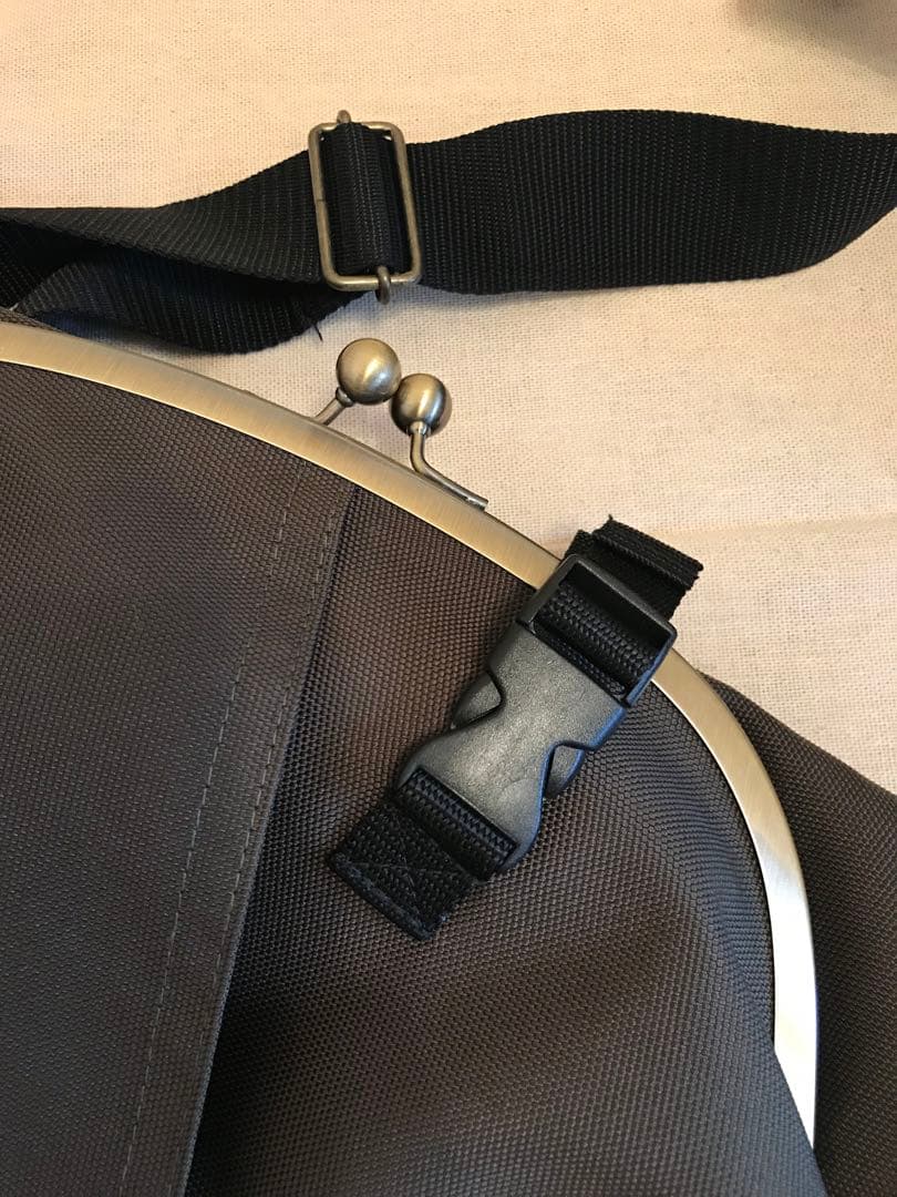 日曜限定値下げ　AYANOKOJI がま口　ボディバッグ　カーキ