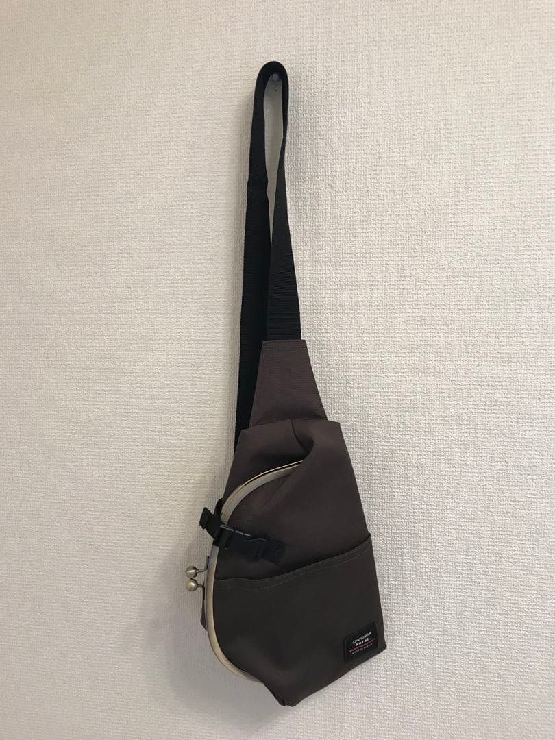 日曜限定値下げ　AYANOKOJI がま口　ボディバッグ　カーキ