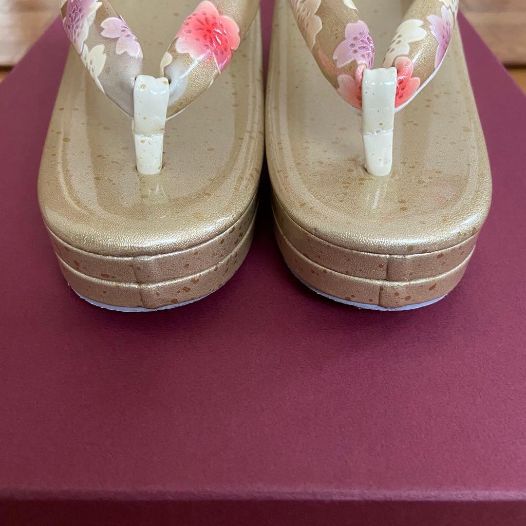 草履とバッグのセット Mサイズ　ゴールド 桜花柄　振袖・和装・成人式　フォーマル