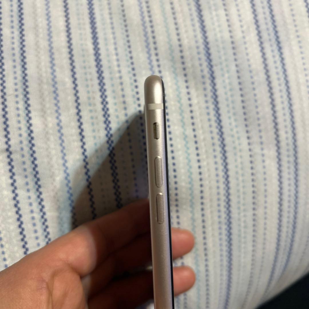 iPhone SE (第3世代) 64GB ホワイト SIMフリー　本体