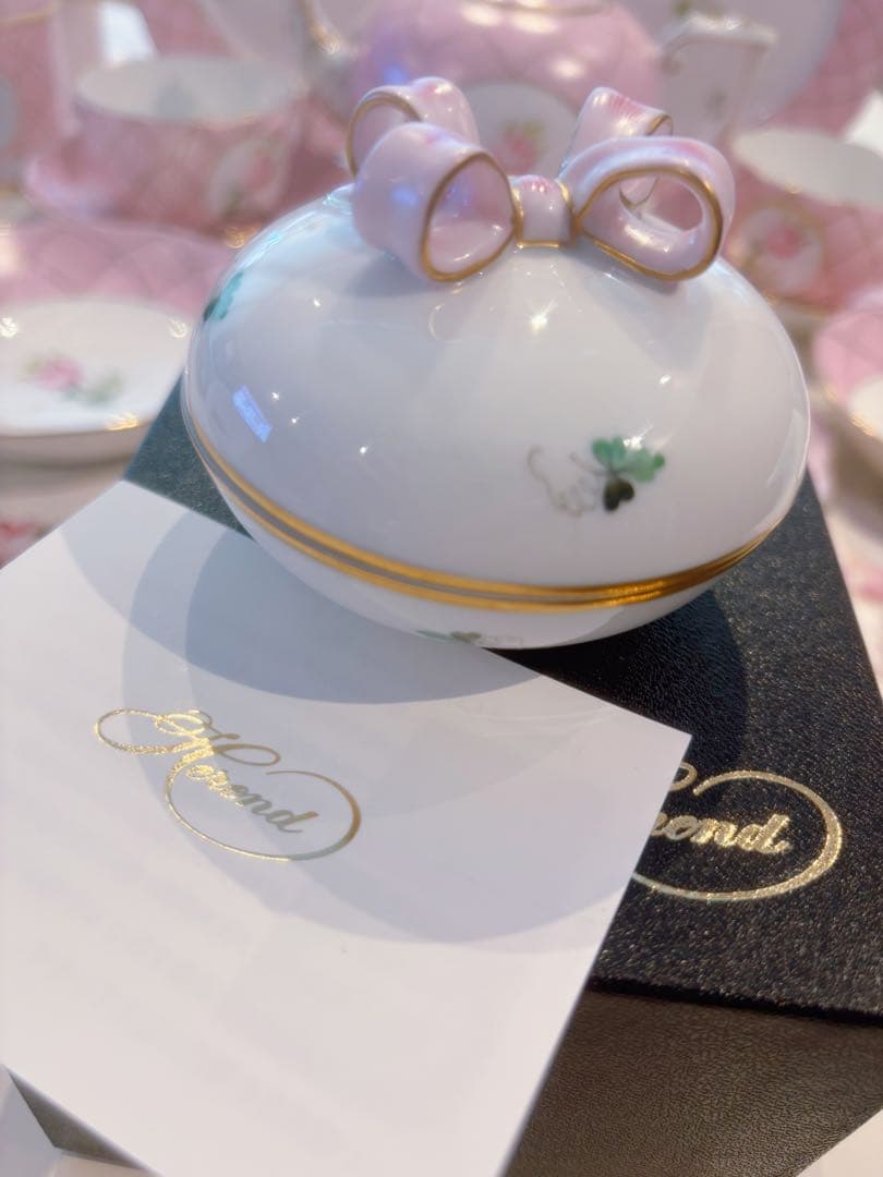 ヘレンド　新品未使用　ウイーンの薔薇シンプル　 ラウンドボックスリボン