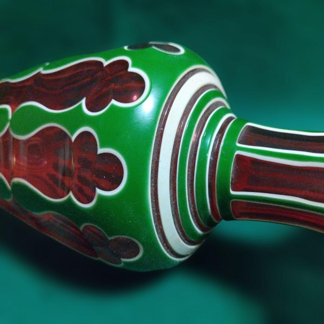 装飾的なガラス花瓶 緑と赤　ベネチアグラス　傷みはありません。