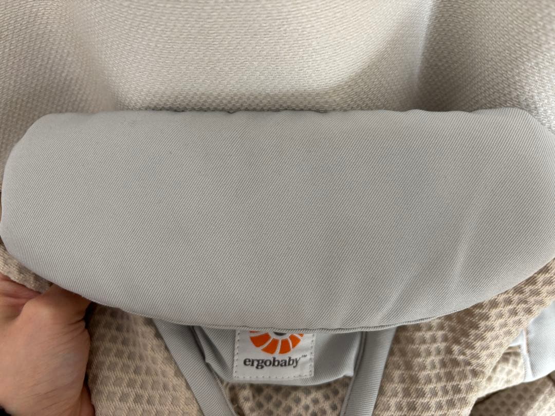エルゴ　抱っこ紐　オムニブリーズ　サンドベージュ