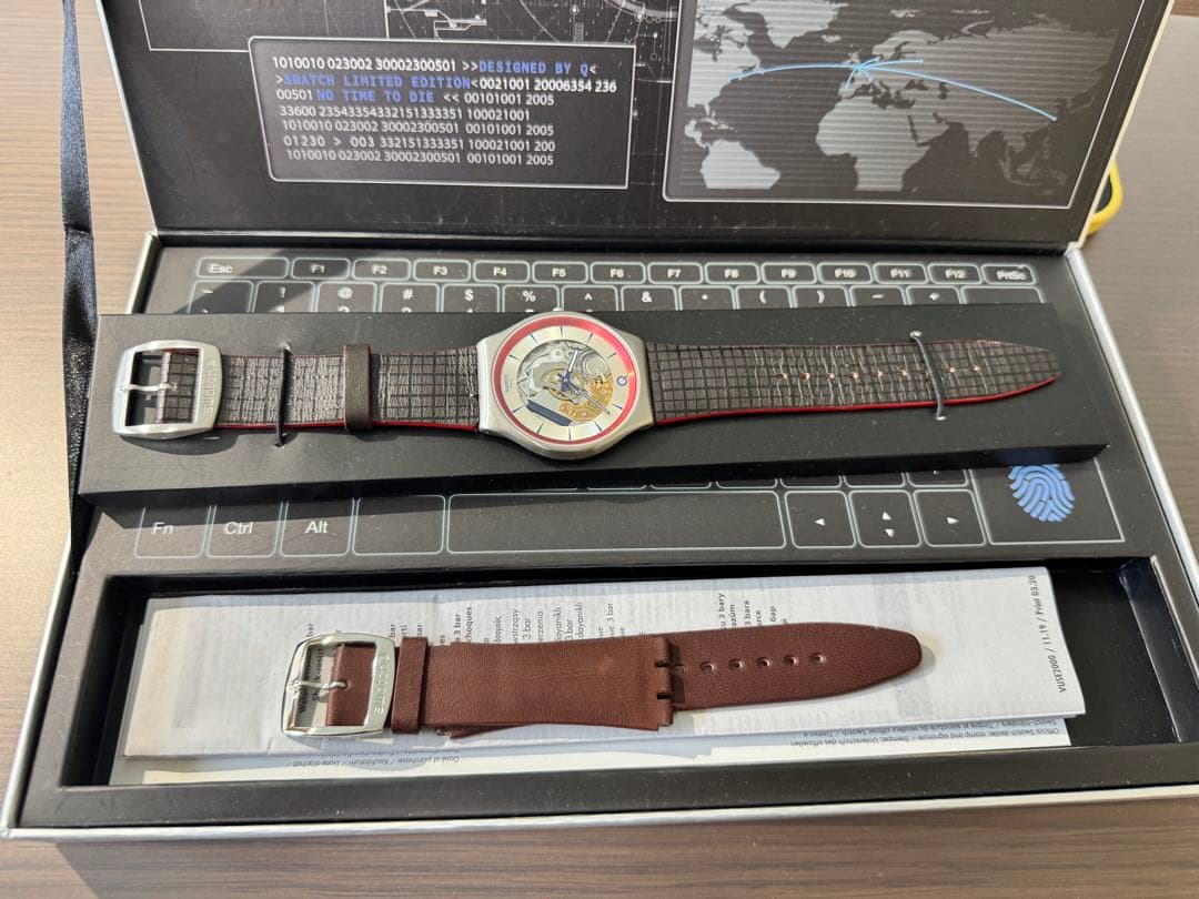 m*送様 値下げ！【激レア】SWATCH 映画007 Qモデル 2Q SS07Z