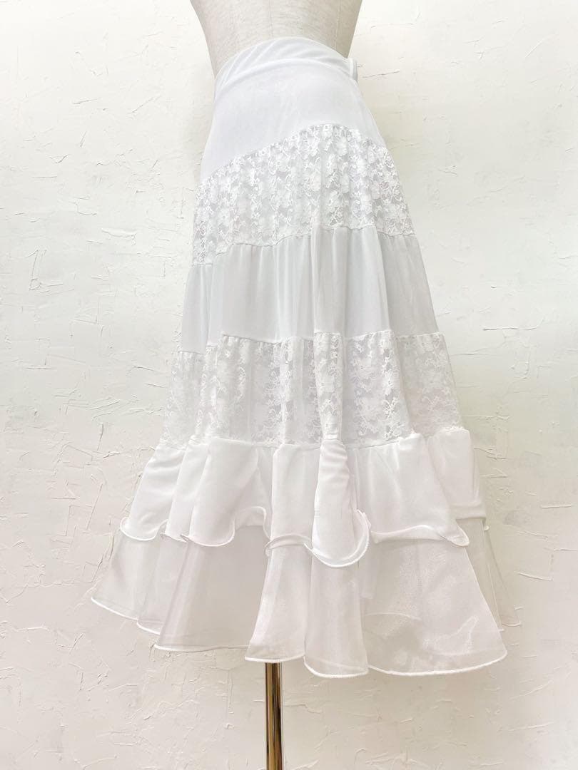 【ふわふわ】新品　レースがかわいい　白　ティアードスカート　ｍ060