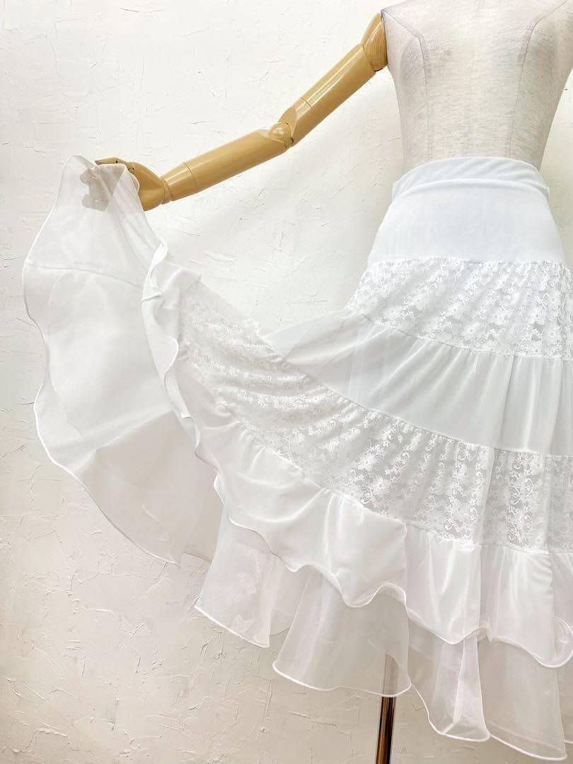 【ふわふわ】新品　レースがかわいい　白　ティアードスカート　ｍ060