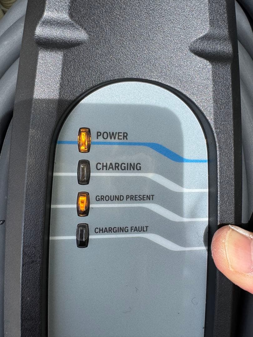  純正　充電ケーブル　#1