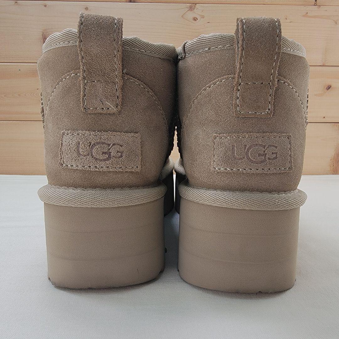 アグ クラシック ウルトラ ミニ プラットフォーム ベージュ 23cm