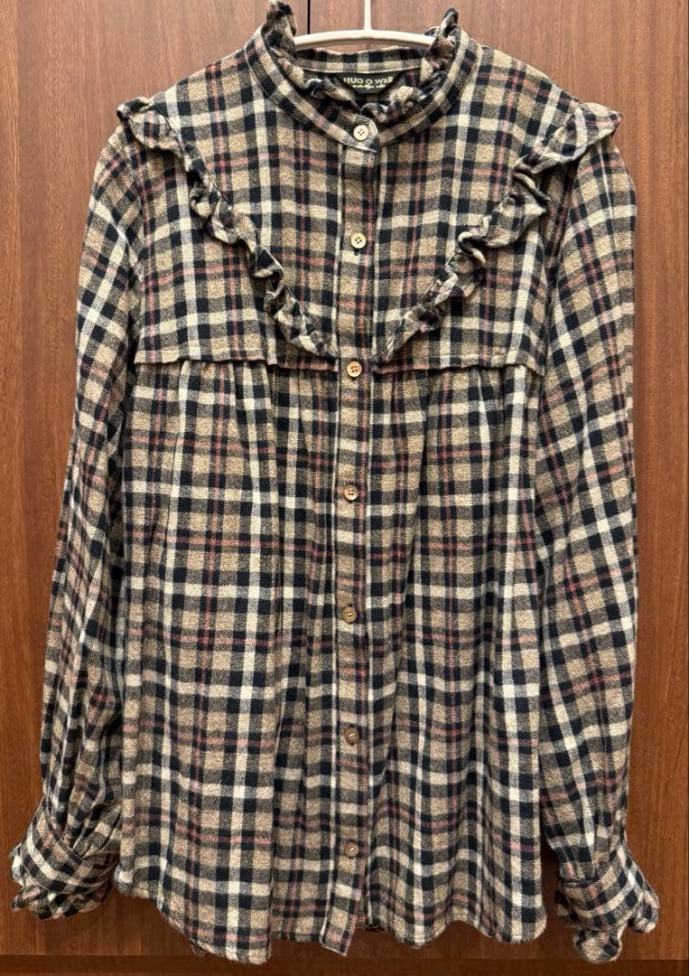 ハグオーワー ネルチェックフリル スタンドカラーブラウス