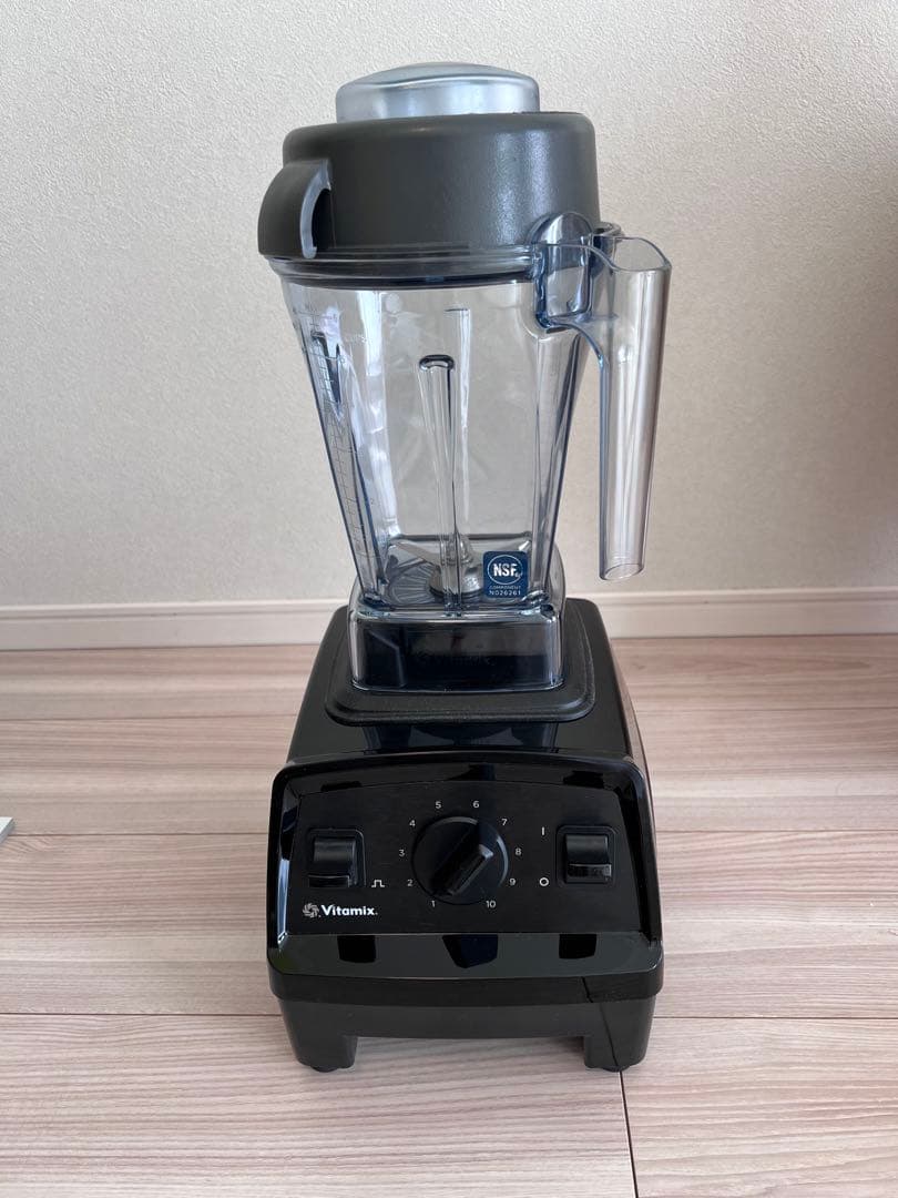 Vitamix 高性能ブレンダー 本体とレシピ本付き／ほぼ新品／送料込み