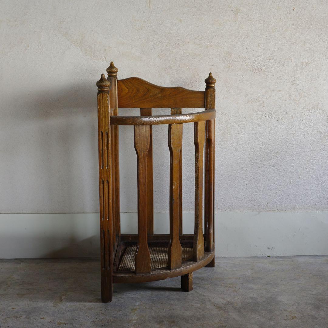 古家具　上品なコーナー型の傘立て