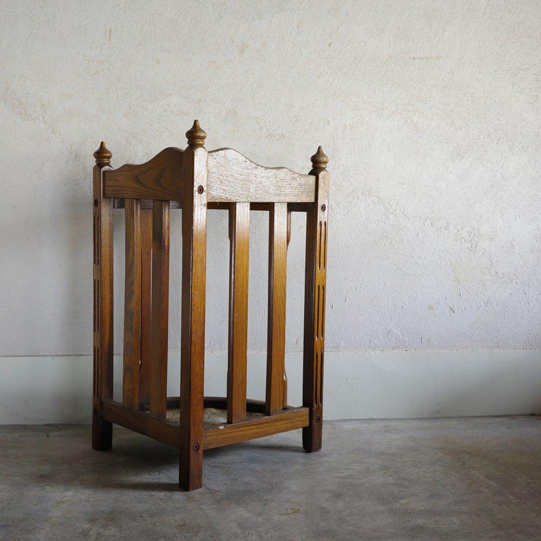 古家具　上品なコーナー型の傘立て