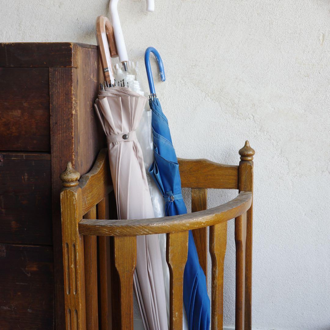 古家具　上品なコーナー型の傘立て