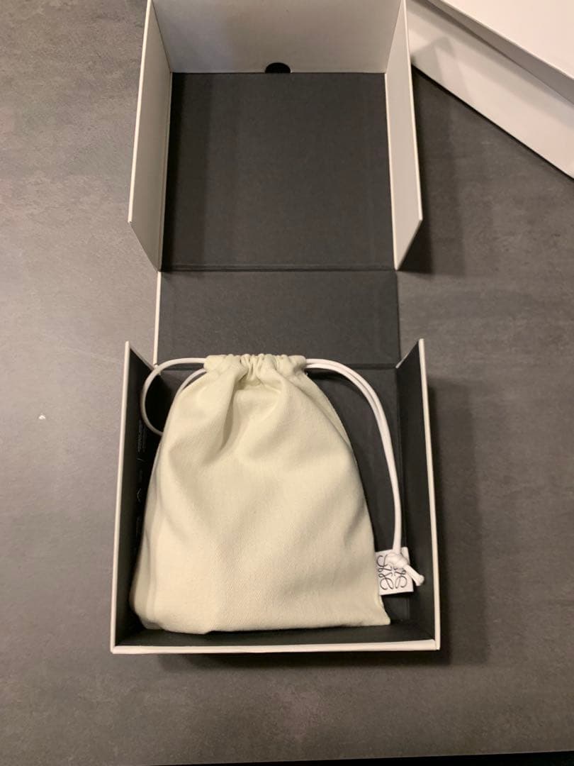 LOEWE レザー ベルト ブラックアナグラム ベルト（ペブルグレインカーフ）