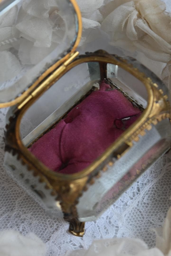 フランスN3　美しい宝石箱　シルク地　ジュエリーボックス　アンティーク