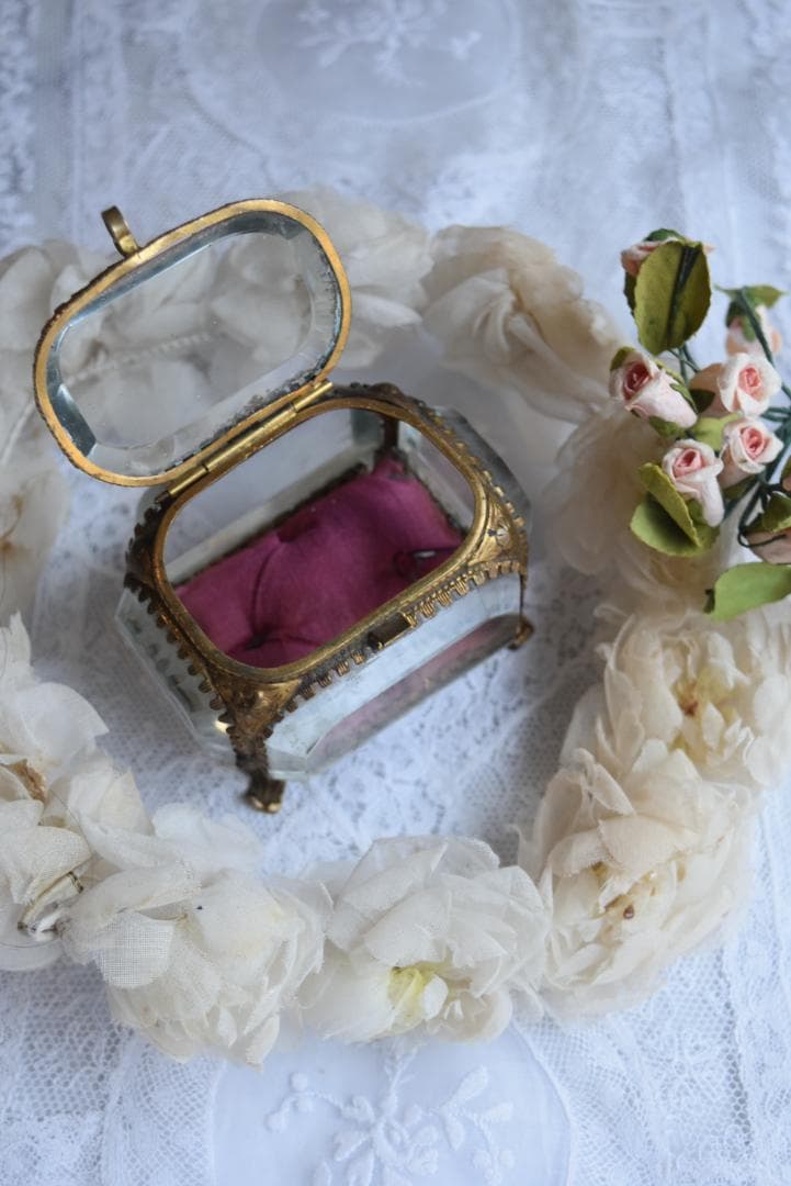 フランスN3　美しい宝石箱　シルク地　ジュエリーボックス　アンティーク