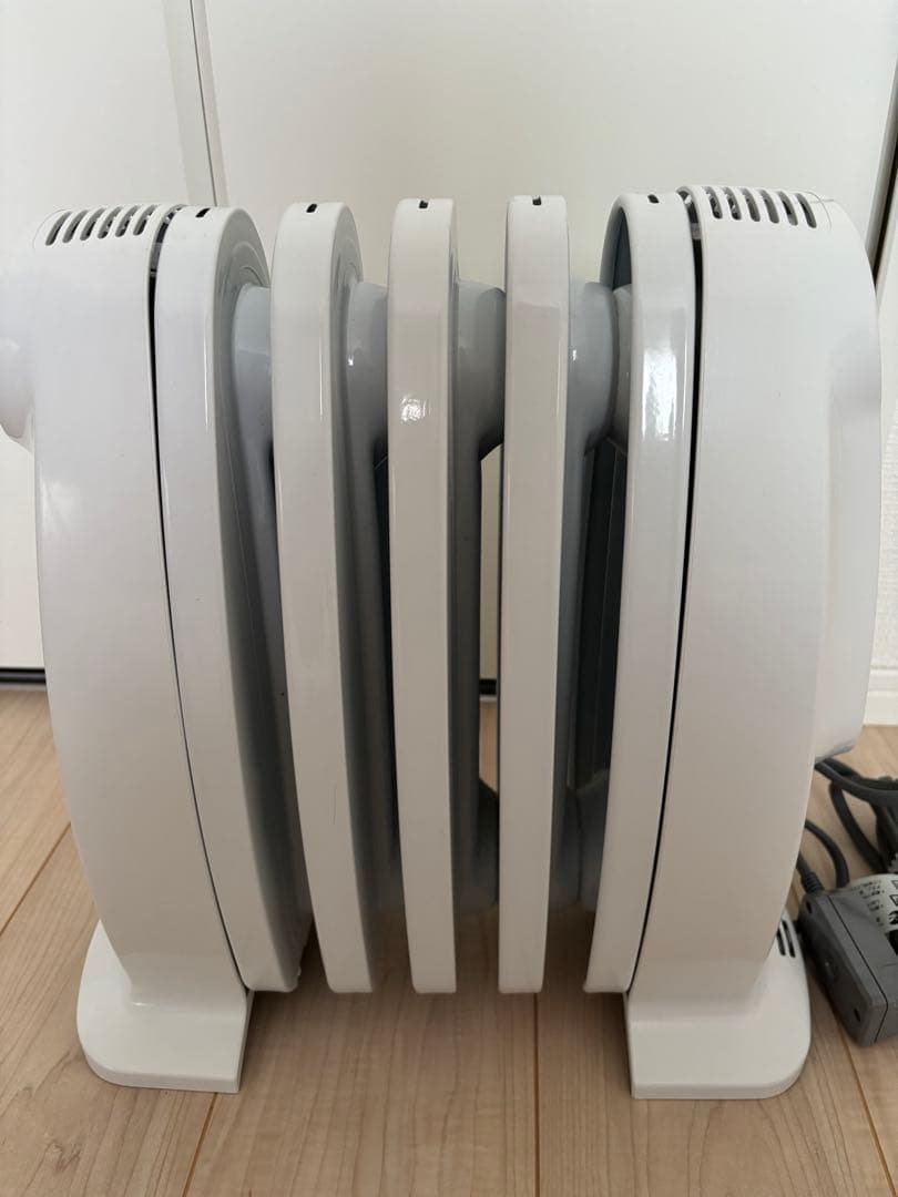 De'Longhi ミニオイルヒーター NJ0505E