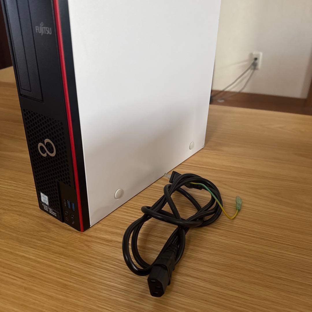 Fujitsu ESPRIMO D588/V デスクトップPC