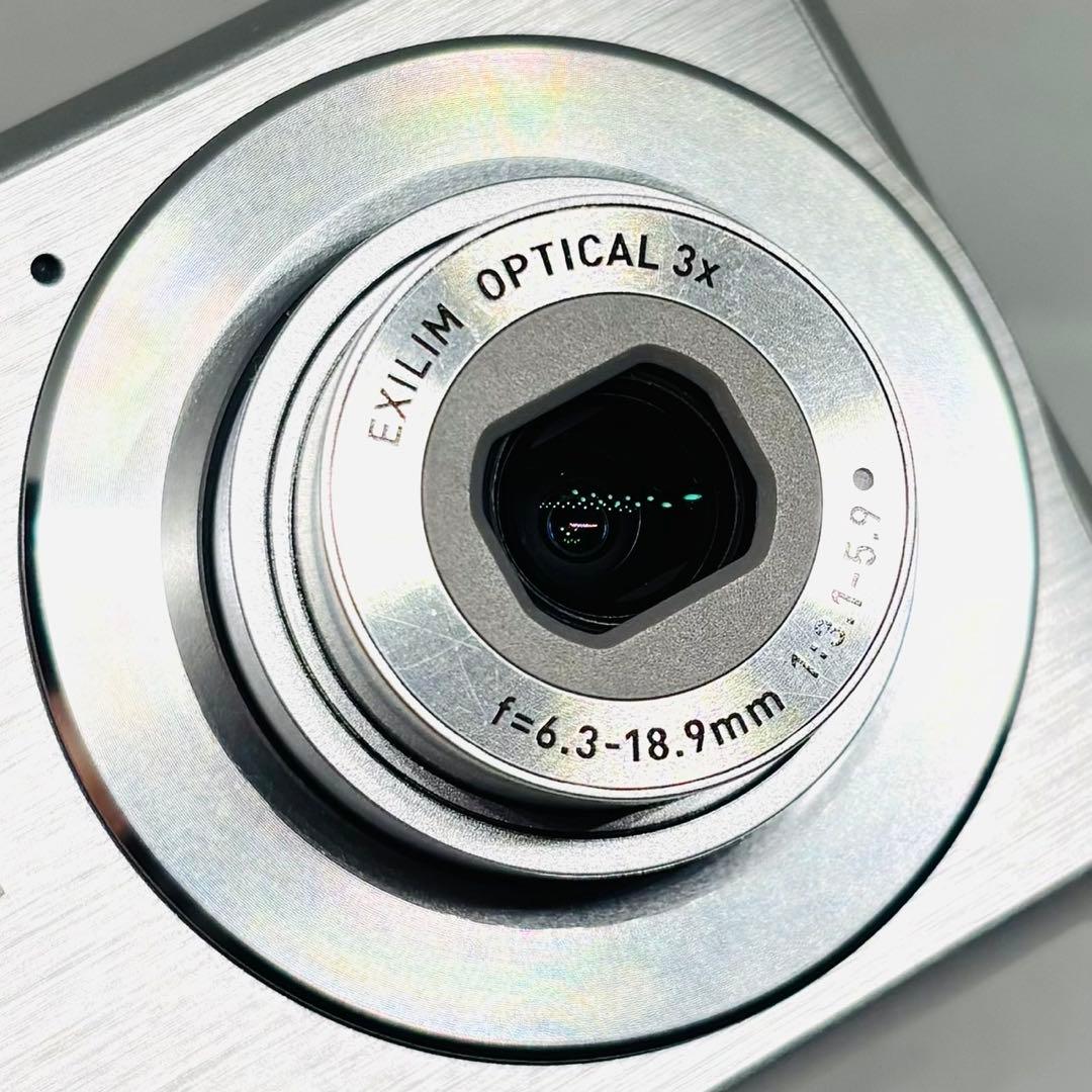 美品✨ CASIO EXILIM EX-Z77 シルバー デジカメ コンデジ