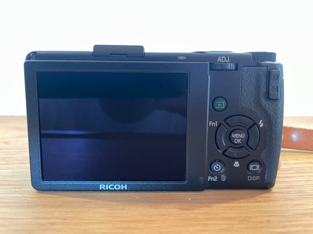 美品　RICOH GR DIGITALⅢ レザーストラップ・ケース付き