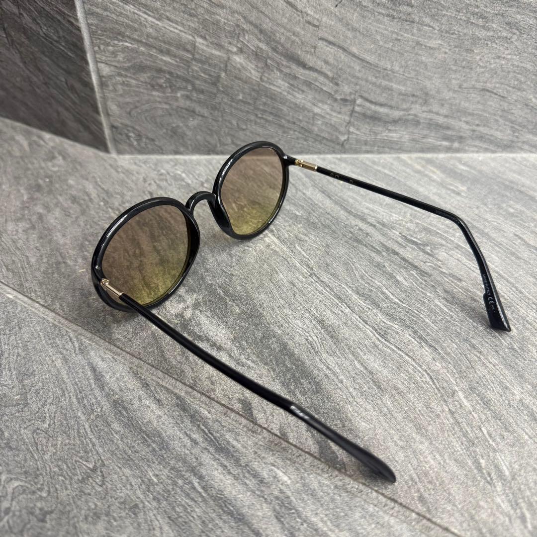 Dior オーバル型ユニセックスサングラス ブラック