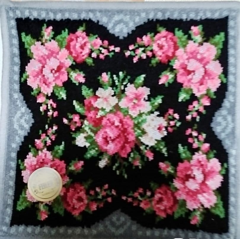 FEILERハローキティ＆花柄 タオルハンカチとポーチ セット