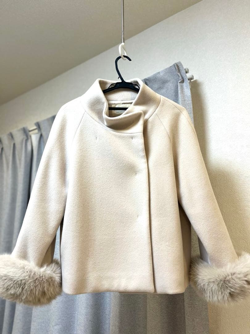 ストロベリーフィールズ ビーバーファー付きスタンドカラーショートコート