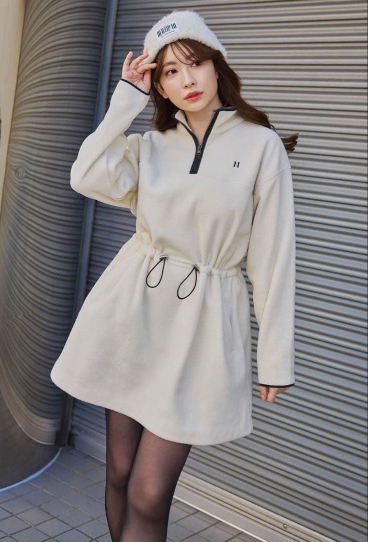 クリーム色フリースハーフネックワンピース