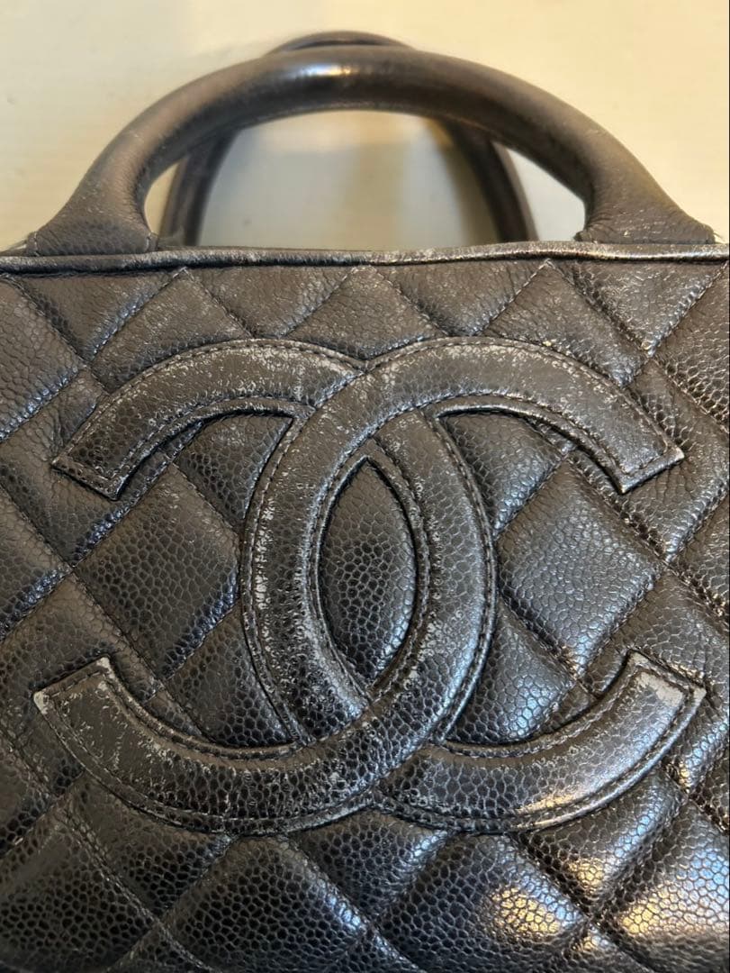 CHANEL ブラック ハンドバッグ キルティング