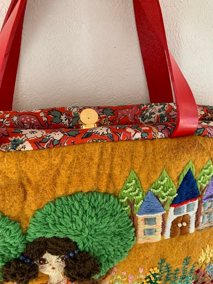 ナナ。三毛猫さんと私　羊毛フェルト生地のバッグ