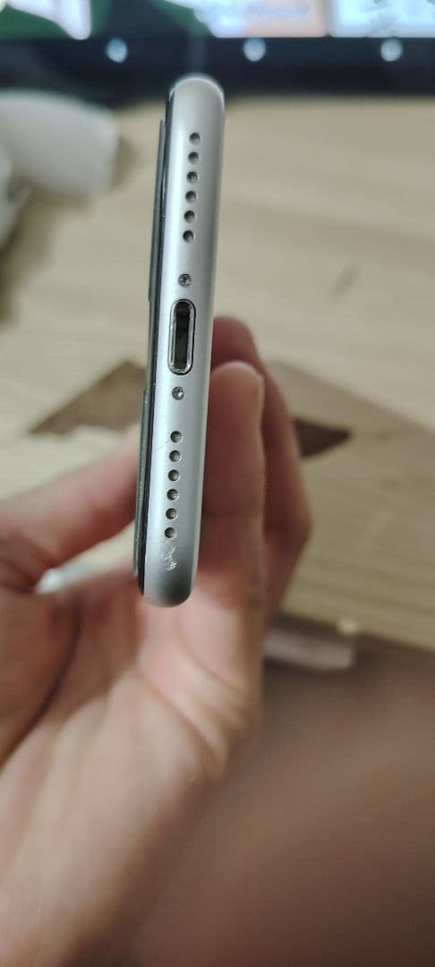 iPhone SE (第2世代) 128GB SIMフリー ホワイト