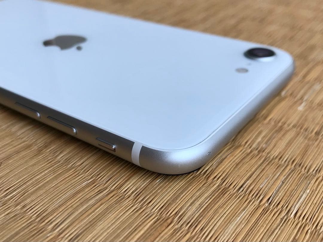 【ジャンク品】iPhoneSE （第2世代 ）128GB ホワイト SIMフリー