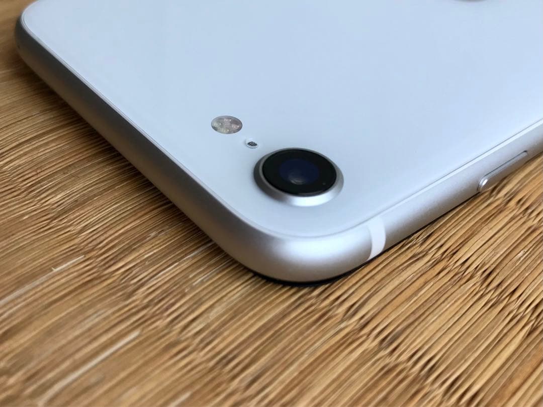 【ジャンク品】iPhoneSE （第2世代 ）128GB ホワイト SIMフリー