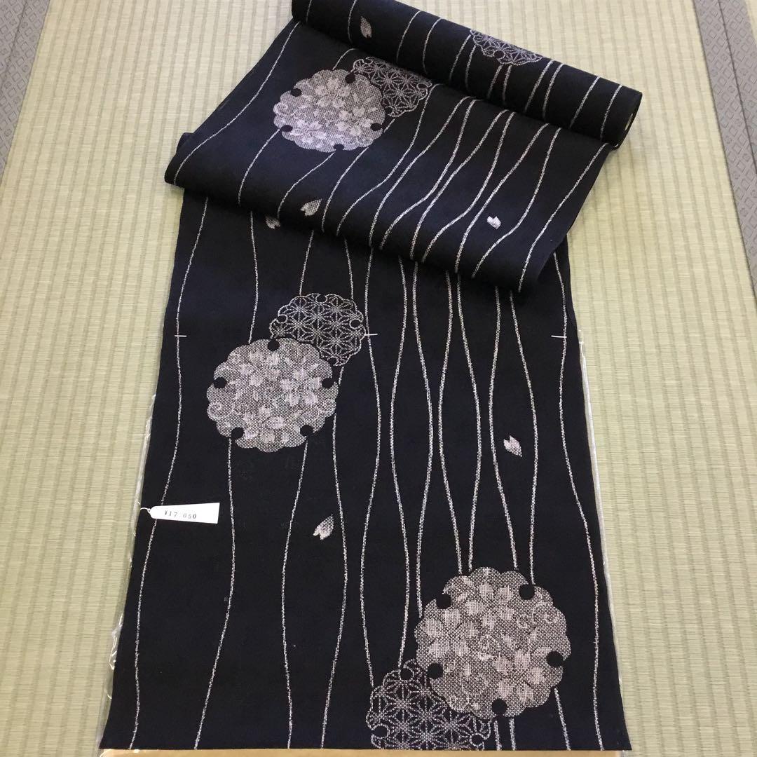 【新品】黒 和柄　浴衣反物 綿　麻混　花びら桜　夏柄