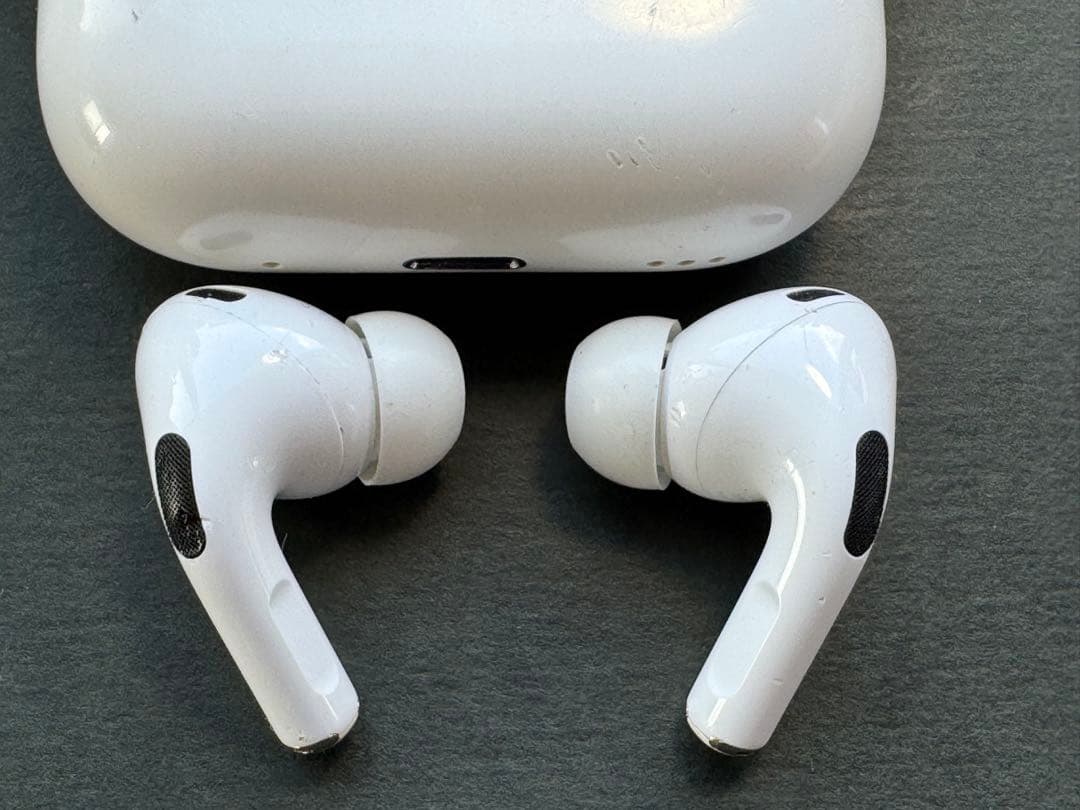 AirPods Pro 2nd Generation 本体　オマケ付き
