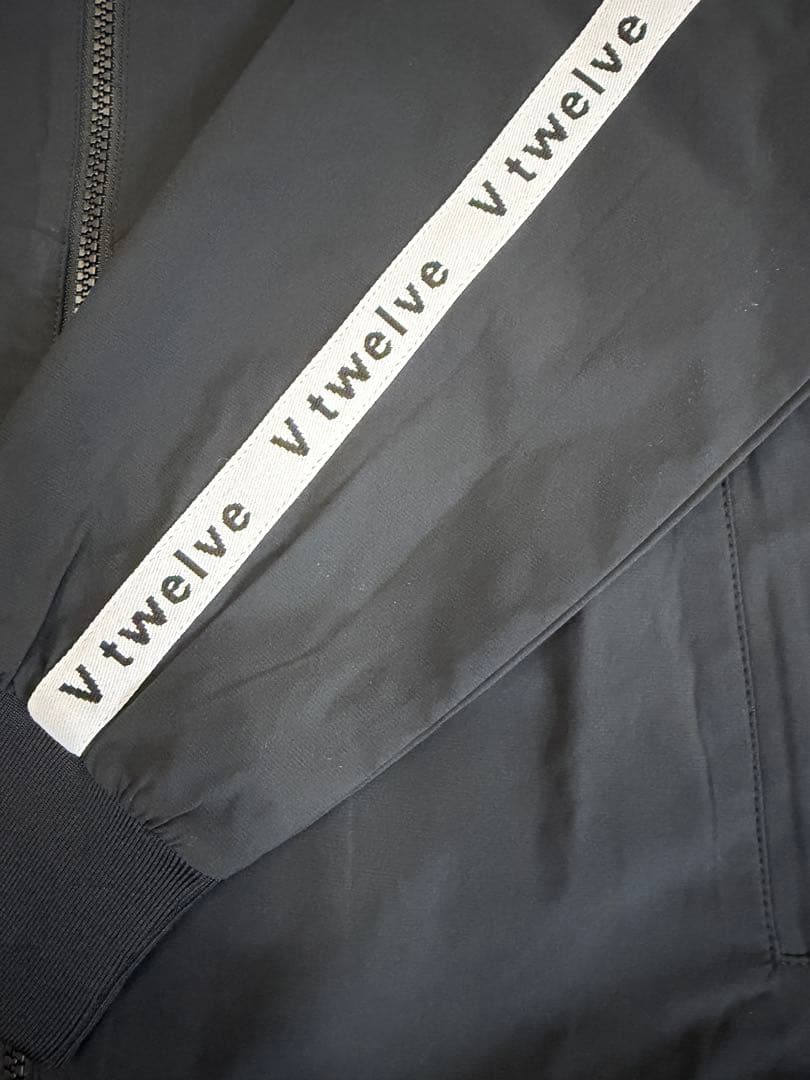 新品正規品【V12/XL】TAPE JKTナイロンジャケットブルゾン撥水防風