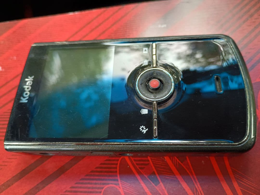 Kodak Zi8 ビデオカメラ 本体 動作確認済み　コダック